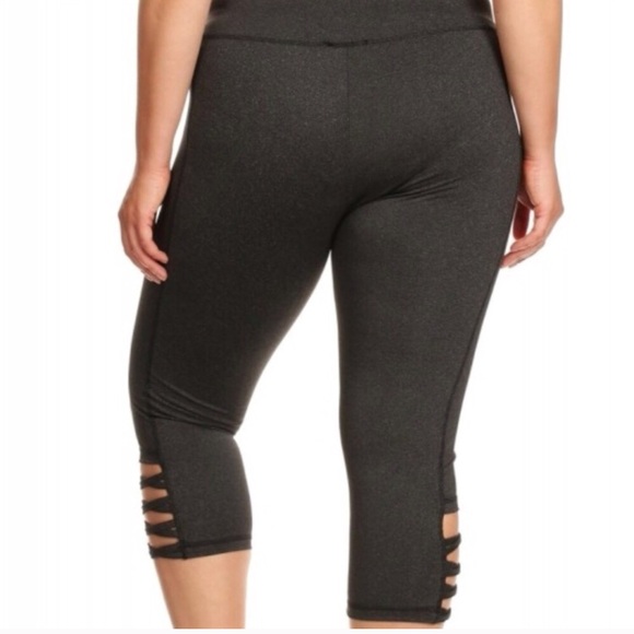⭐️ Plus Size Work Out Capri Leggings - Picture 6 of 6